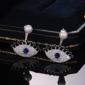 Orecchini a perno con cristalli effetto perla Angel Eye per donna, eleganti accessori moda da indossare tutti i giorni - Product Image 6