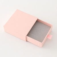 Boîte à bijoux carrée en velours avec gaufrage, grande capacité de rangement pour bagues, boucles d'oreilles, colliers, bracelets, montres, lunettes, emballage cadeau