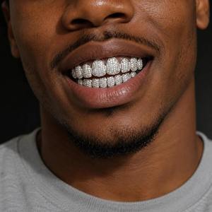 Grillz de luxe en moissanite, taille brillant rond, bijoux hip-hop, accessoire dentaire tendance, style designer pour hommes et femmes - Product Image 3