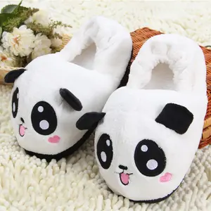Venta directa del fabricante, zapatos antideslizantes cálidos, pantuflas de felpa de animales lindos, pantuflas esponjosas de Panda grande