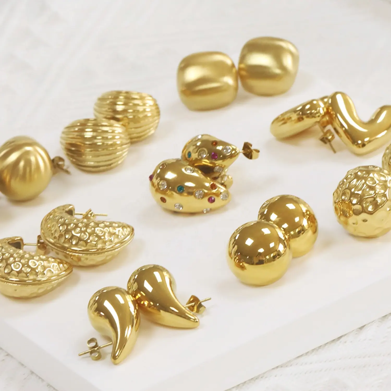 مجوهرات عصرية للسيدات على شكل قلب هندسي من الفولاذ المقاوم للصدأ مطلي بالذهب عيار 18 قيراط مكتنز أقراط بريمة على شكل قطرة ماء