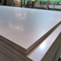 Plaque de contreplaqué mélaminé brillant de qualité supérieure 4x8 12mm 18mm, qualité E1, imperméable, certifié FSC, pour la fabrication de meubles et d'armoires