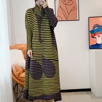 Robe longue plissée Miyake à manches chauve-souris imprimé léopard métallisé, col nœud, coupe ample, grande taille, boutonnée, style décontracté français, pour soirée et mariage