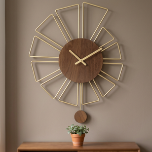 Horloge murale Sunburst de style Mid-Century Modern avec pendule en laiton et centre en bois - Product Image 1