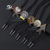 Vente en gros personnalisé Cowboy Bolo Cravate 3D en relief Argent Or Plaqué Alliage Serpent Chaîne Collier Cadeau De Mariage En Alliage De Zinc Numéro Forme