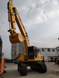 Excavadora Komatsu pc450 de 45 toneladas usada con pocas horas de uso, confiable para construcción y paisajismo, equipo Komatsu de segunda mano - Product Image 4