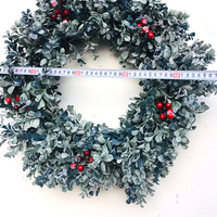 Fabrieksprijs Kunstmatige Deur Planten Buxus Grijze Krans Slinger Twee Pak Combinatie Buxus Rood Fruit Kandelaar Cirkel