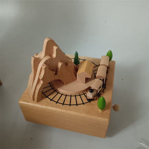 Decoraciones navideñas giratorias, tren de madera móvil, caja de música, carrusel redondo Merry Go a la venta - Product Image 3