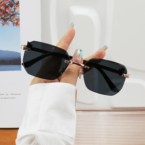 Vente chaude été pliant femme lunettes <span class=keywords><strong>de</strong></span> soleil lunettes <span class=keywords><strong>de</strong></span> soleil Portable Uv380 <span class=keywords><strong>nuances</strong></span> lunettes <span class=keywords><strong>de</strong></span> soleil - Product Image 1