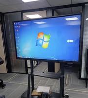 Support de charge sans fil avec panneau rotatif portrait-landscape pour clubs de fitness et points de vente phares en Asie