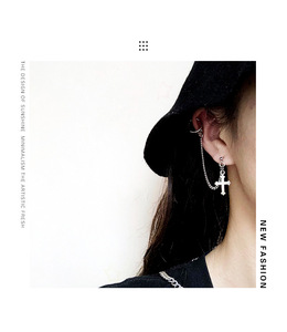 Punk lega di zinco di nuovo Design in metallo Hip Hop gioielli croce pistola Charm con catena a cerchio e perno singolo pezzo orecchino di un pezzo - Product Image 3