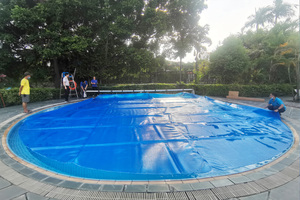 Couverture de <span class=keywords><strong>piscine</strong></span> rétractable 20*20 densité couverture de <span class=keywords><strong>piscine</strong></span> bleue en PVC imperméable - Product Image 6
