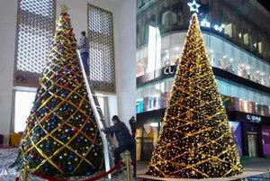 KGクリスマスデコレーション10フィート20フィート30フィート40フィートジャイアントクリスマスツリーヤードモールスクエアデコ大きなクリスマスツリーライト付き