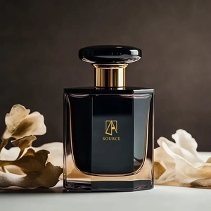 Botella de Perfume de Vidrio Cuadrada Transparente de 50 ml y 100 ml con Diseño de Rayas para <span class=keywords><strong>Mujer</strong></span>, Personalizada OEM de Lujo, con Tapa de Cuello Prensado - Product Image 1