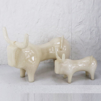 Sculpture abstraite de taureau en résine, bœuf beige, art moderne, figurine de luxe, accessoire de bureau, décoration pour la maison, le bureau, l'hôtel, la villa, statue de table