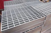 Grille de plancher en acier soudé en forme de I, à dents, galvanisée à chaud, pour la protection des machines et les passerelles d'entretien