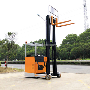 Montacargas Eléctrico con Asiento Certificado CE de 1-3 Toneladas, Apilador de Batería para Pasillos Estrechos, Elevación Telescópica Hacia Adelante y Hacia Atrás de 4.5m - Product Image 2