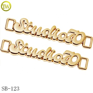 Scarpe placcate lucide <span class=keywords><strong>oro</strong></span> lettere loghi in lega di zinco <span class=keywords><strong>reggiseno</strong></span> goffrato cinghie di regolazione in lega Slider fibbie per biancheria intima - Product Image 1