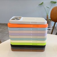 iPhone 17 Pro Max için uygun büyük delikli, çift renkli sıvı silikon ince halka mıknatıslı telefon kılıfı, Apple 17 için cilt hissi veren.