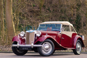 Luxury Electric Vintage Car High Quality Sightseeing Classic Vehicle for Sale - Product Image 5