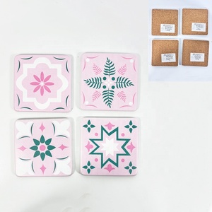 <span class=keywords><strong>Ensemble</strong></span> de quatre sous-verres en résine imprimés UV imperméables sur le thème des flamants roses - Sous-verres décoratifs pour la maison - Product Image 4