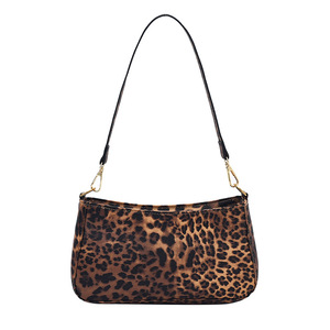 Women's Cross-Border Trend Autumn Winter Large Capacity PU Tote Bag with Stitching & Chain Decorated Zipper Closure - Product Image 5