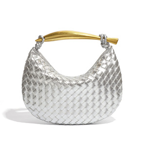 Sac à bandoulière souple en cuir PU tissé OEM ODM pour femme avec poignée dorée – Sac à main de créateur haut de gamme - Product Image 4