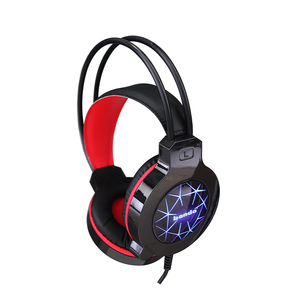 Combo Gaming 4-in-1: Tastiera, Mouse, Cuffie, Set da Gioco con Tastiera Cablata RGB 104 Tasti, Mouse 3600DPI, Cuffie Stereo per Giocatori PC - Product Image 2