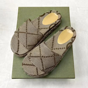 Sandalias de plataforma huecas de diseñador de lujo de alta calidad para mujer, zapatos de mujer, pantuflas de mujer, zapatos casuales de moda para playa y exteriores. - Product Image 1