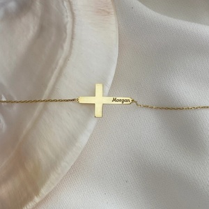Bracelet en forme de croix personnalisée et personnalisée pour femmes, cadeau d'anniversaire de Noël, chaîne gravée en acier inoxydable, bracelet avec lettres - Product Image 2