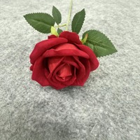 Meistverkaufte Künstliche Blume Einzelner Stiel Seidenrose Rote Rose für Hochzeitsdekoration Weihnachten Festliche Dekoration