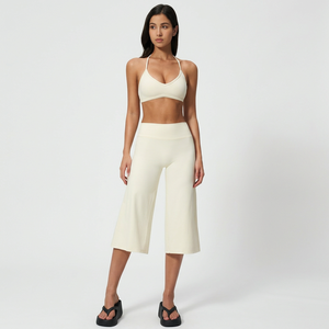 Conjunto de Yoga de 2 Piezas: Top Corto Halter Sin Costuras y Pantalones Culotte de Cintura Alta, Color Sólido, Sin Mangas, Ajuste Elástico - Product Image 1