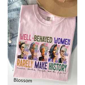 T-shirt da donna Comfort Colors Well Behaved Women Make History Feminist Icons Design Rosa Taglia Media - Product Image 1