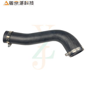 ท่ออินเตอร์คูลเลอร์แลนด์โรเวอร์ ฟรีแลนเดอร์ 2 รุ่น LR009799 ท่อยางสำหรับเปลี่ยนซ่อมชิ้นส่วนยานยนต์ - Product Image 2