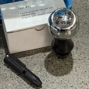 QSF pomello cambio per CITROEN C1 C3 C4 per <span class=keywords><strong>PEUGEOT</strong></span> 106 107 205 206 <span class=keywords><strong>207</strong></span> <span class=keywords><strong>Peugeot</strong></span> con adattatore manica cromata <span class=keywords><strong>nera</strong></span> - Product Image 1