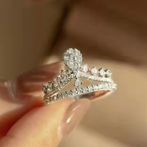 Anello Corona da Donna alla Moda con Zirconi, Micro Pavé, Pietre Intere, Aperto e Regolabile, Gioiello Statement per Fidanzamento - Product Image 1