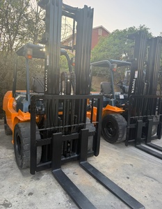 Second hand Toyot 7fd50 5 tons counterbalance lifter used H2000 diesel <b>forklift</b> great condition with triple masts - Product Image 5
