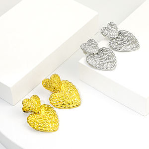 थोक दिल की बनावट वाली सुंदर फैशन ज्वेलरी 18k सोने की प्लेटेड स्टेनलेस स्टील अनियमित स्टड इयररिंग - Product Image 6