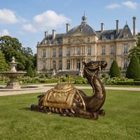 Sculpture de chameau agenouillé en bronze grandeur nature sur mesure avec selle dorée - Personnalisable, statue en bronze