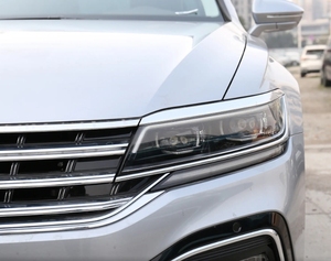 Auto Usado Phideon SAIC 380TSI Edición Premium Sedán 4 Puertas 5 Plazas Caja de Cambios Automática R18 Volante a la Izquierda Techo Panorámico de Cuero - Product Image 3