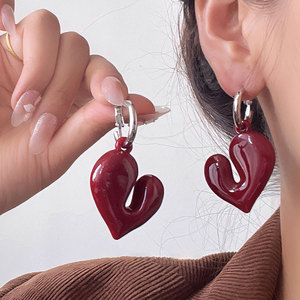 ต่างหูรูปหัวใจดีไซน์เก๋ ทันสมัย ไม่ซ้ำใคร ชุบเงินสีแดง ยี่ห้อจินยี่ อังกอร์ ทำจากอะคริลิกเรซิ่น/ลูไซต์ ขายส่ง - Product Image 1