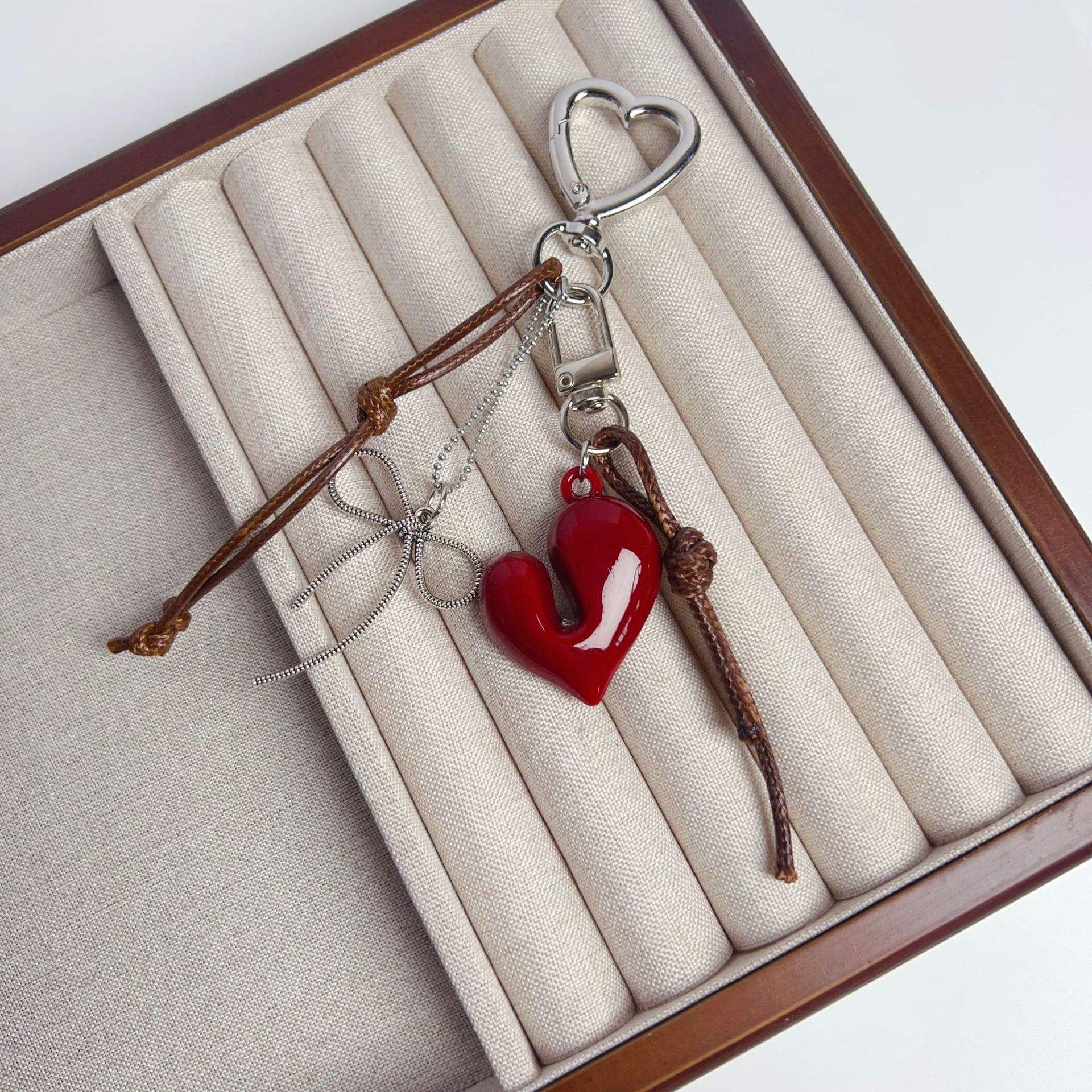 ดีไซน์รูปหัวใจ + โบว์