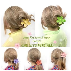 Pinza de Pelo Grande con Diseño Floral Hawaiano para Niñas, Pinza de Plástico Mate con Flor de Plumeria para Mujer - Product Image 5