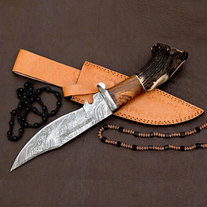 Cuchillo de Caza Hecho a Mano de Acero de Damasco, Hoja de Punta Caída, Mango de Madera con Pomelo de Cuerno, Hoja Fija Personalizada para Uso en Exteriores - Product Image 1