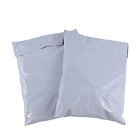 Emballage personnalisé biodégradable blanc noir poly enveloppe d'expédition en plastique poly sac postal pour les vêtements poste