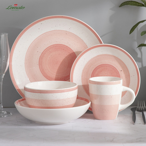 Ensemble de vaisselle en porcelaine écologique peinte à la main de haute qualité, vaisselle en céramique de qualité supérieure pour mariages et événements - Product Image 1