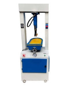 Machine de pressage hydraulique automatique à tête unique pour chaussures plates/décontractées/sandales, destinée à la pose et à l'assemblage des semelles dans les usines de chaussures - Product Image 1