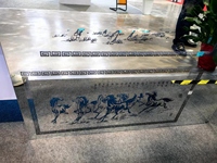 Machine de gravure laser à fibre 1325 1530 grand format pour la décoration murale de salle de bain avec JPT EZCAD GZTECH Mopa