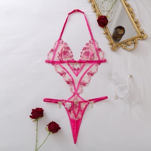 Body in Pizzo Floreale Trasparente con Spalline e Halter 'Take Me Off' in Fucsia - Set Lingerie Rosa Acceso - Product Image 5