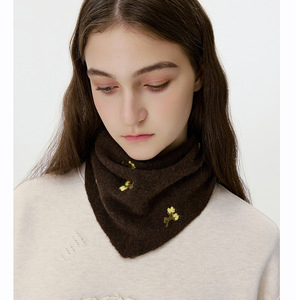 Écharpe triangulaire en <span class=keywords><strong>tricot</strong></span> fin et léger <span class=keywords><strong>pour</strong></span> femmes, couleur marron unie, avec broderie florale, <span class=keywords><strong>pour</strong></span> l'hiver, cache-cou, <span class=keywords><strong>snood</strong></span> - Product Image 2